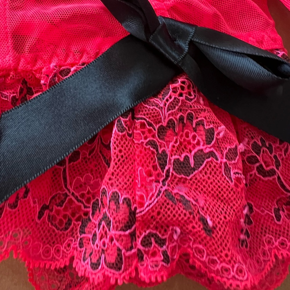 Victoria’s Secret Babydoll Lingerie Set Hot Pink Black Frills Bows size 36 C - Picture 5 of 5